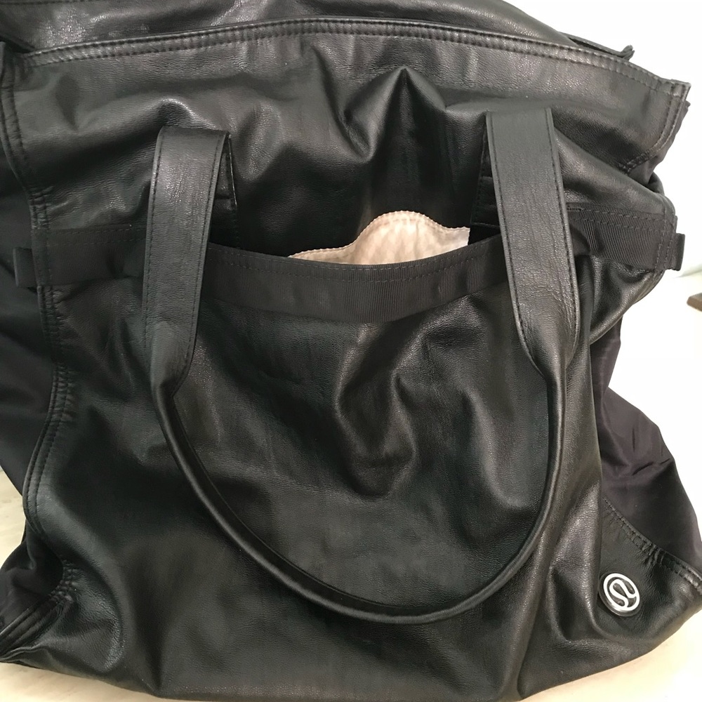 Used Lululemon shoulder bag